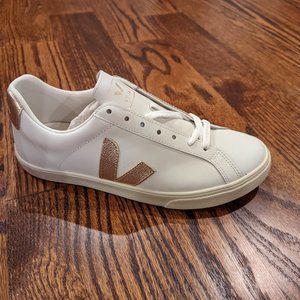 Veja women's size 40 esplar white and gold
